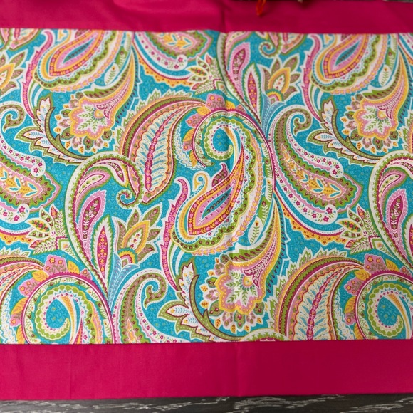 Handmade table runner. - Picture 2 of 2